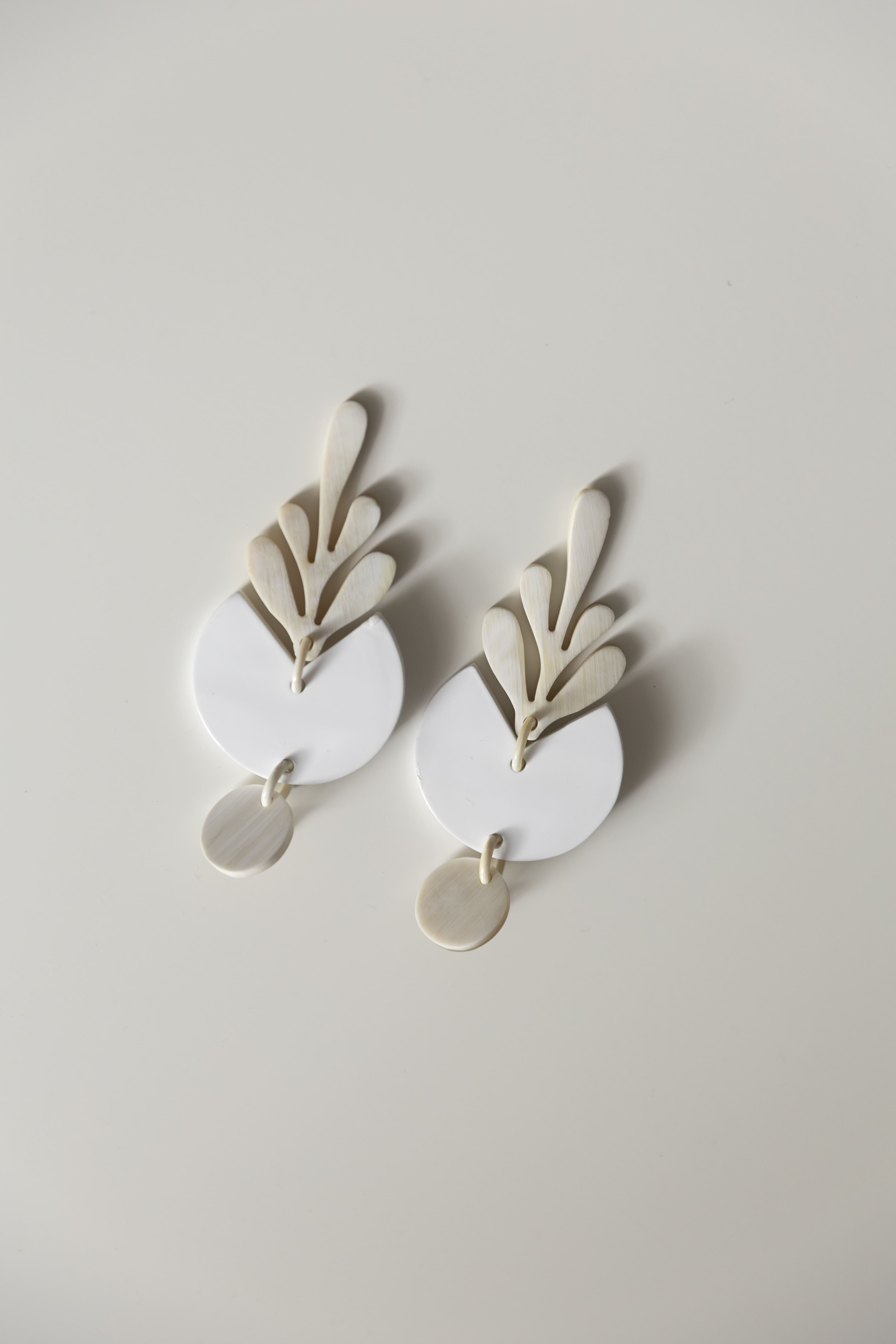 PAMPA Horn Earrings - White