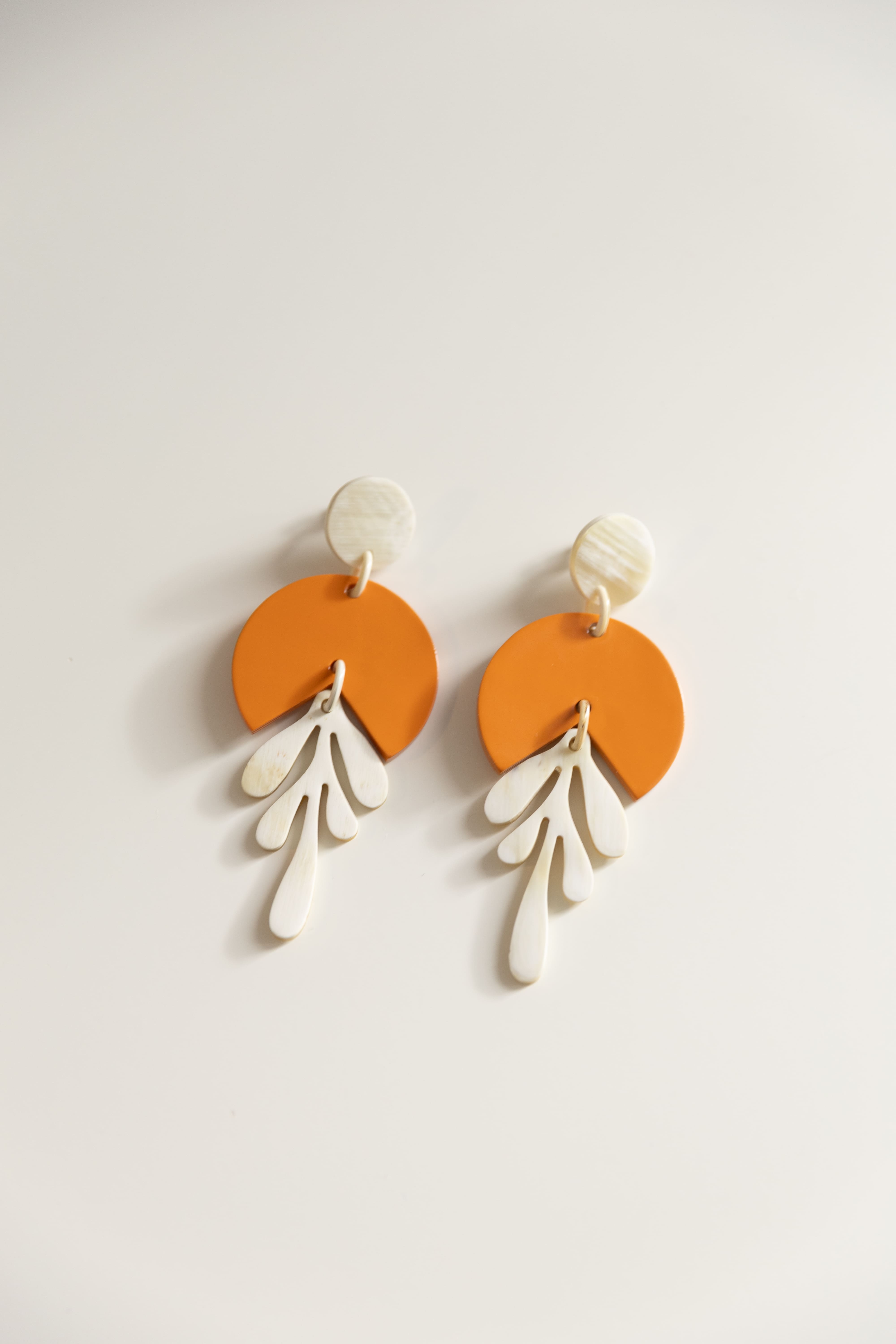 PAMPA Horn Earrings - Coral