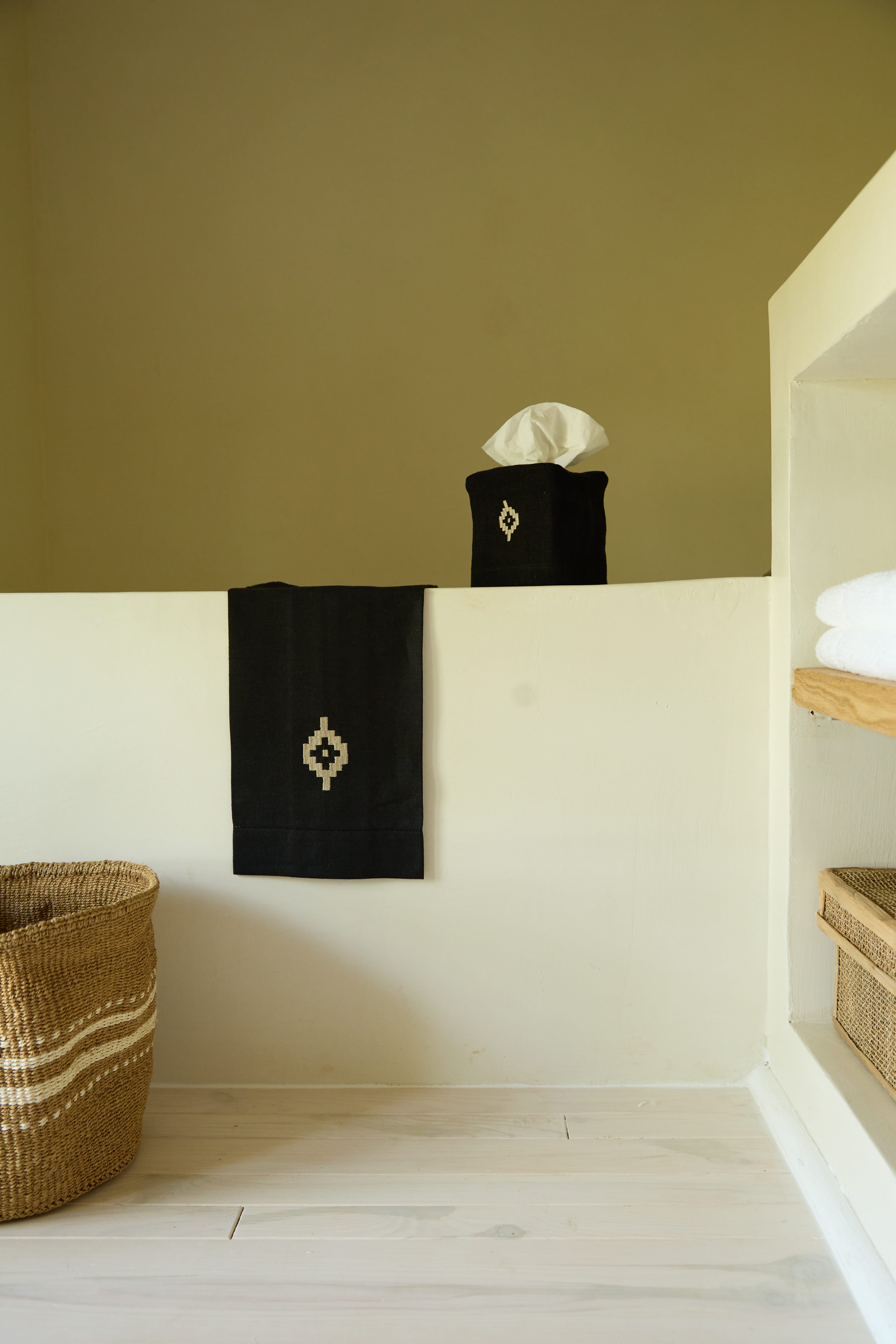 PAMPA Linen Guest Towel - Black