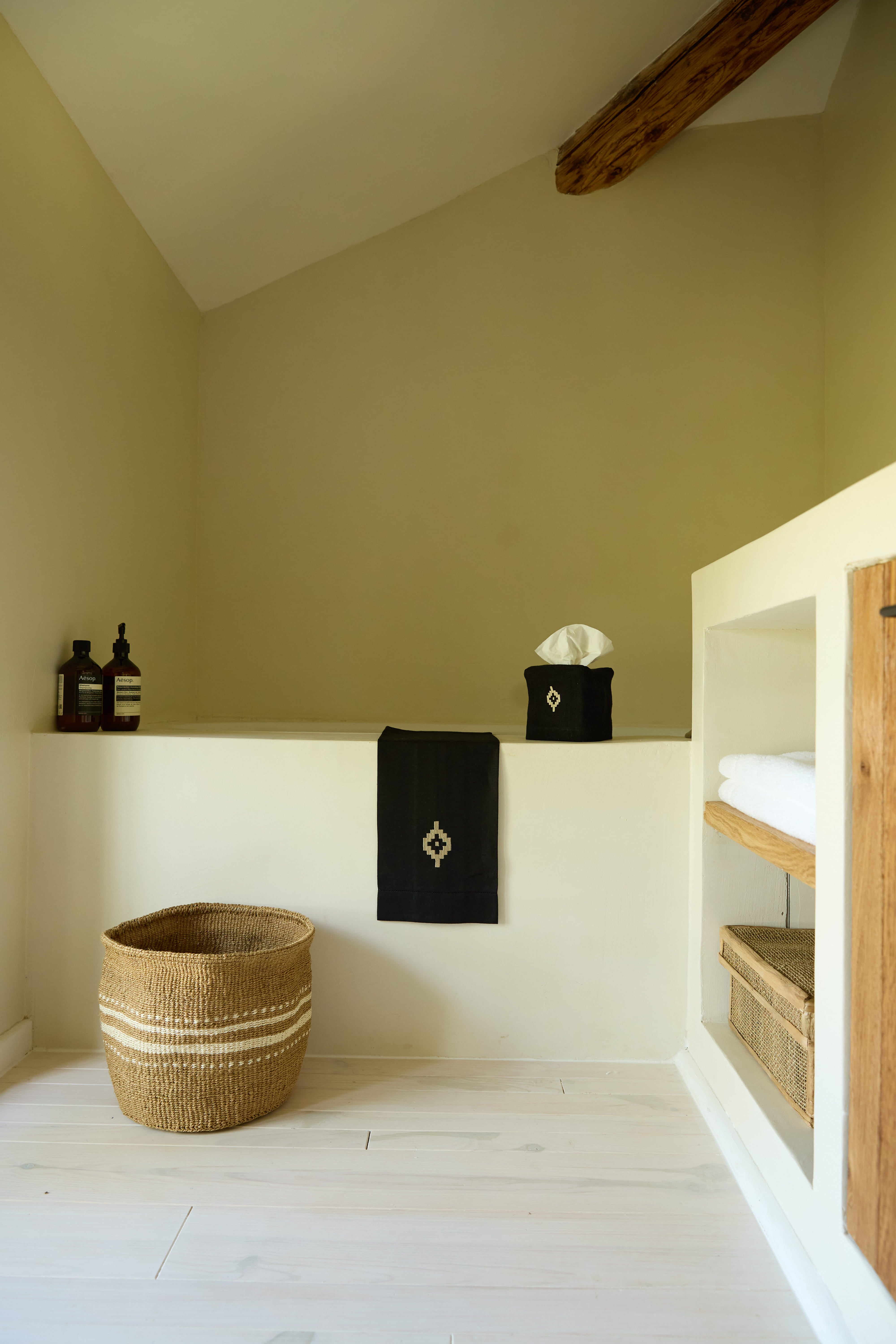 PAMPA Linen Guest Towel - Black