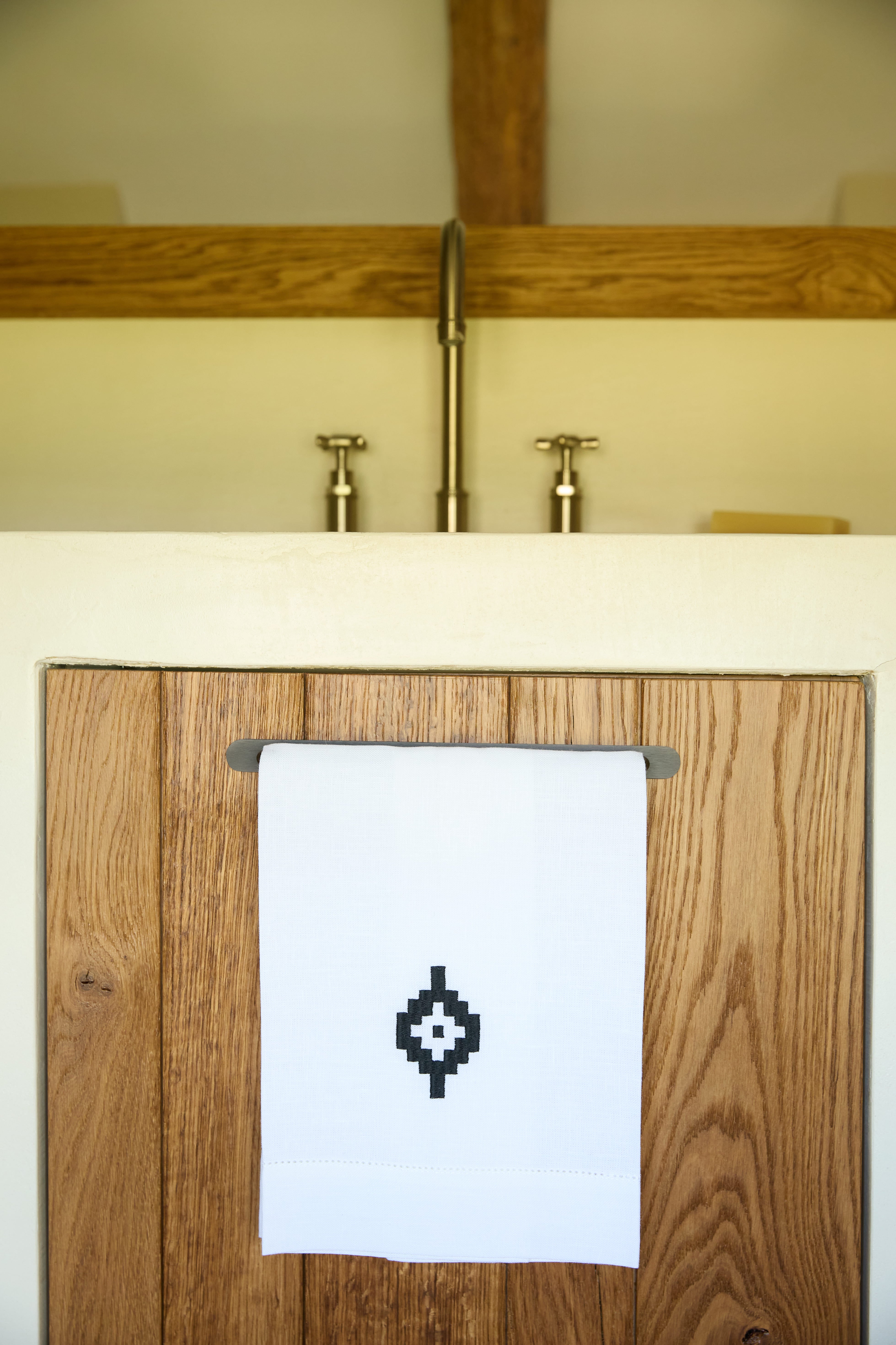 PAMPA Linen Guest Towel - White