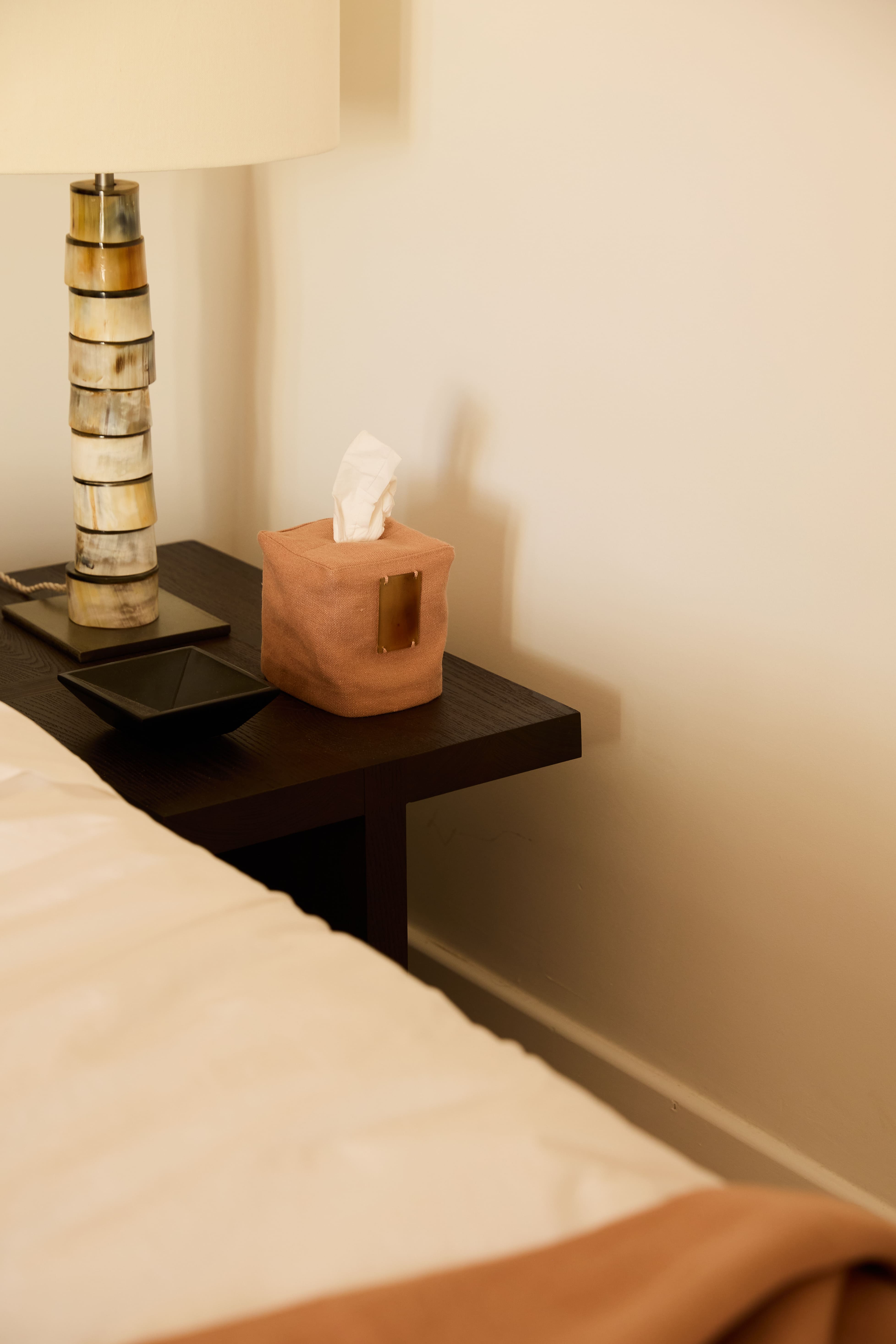 PAMPA Linen tissue box cover with horn – Terracota