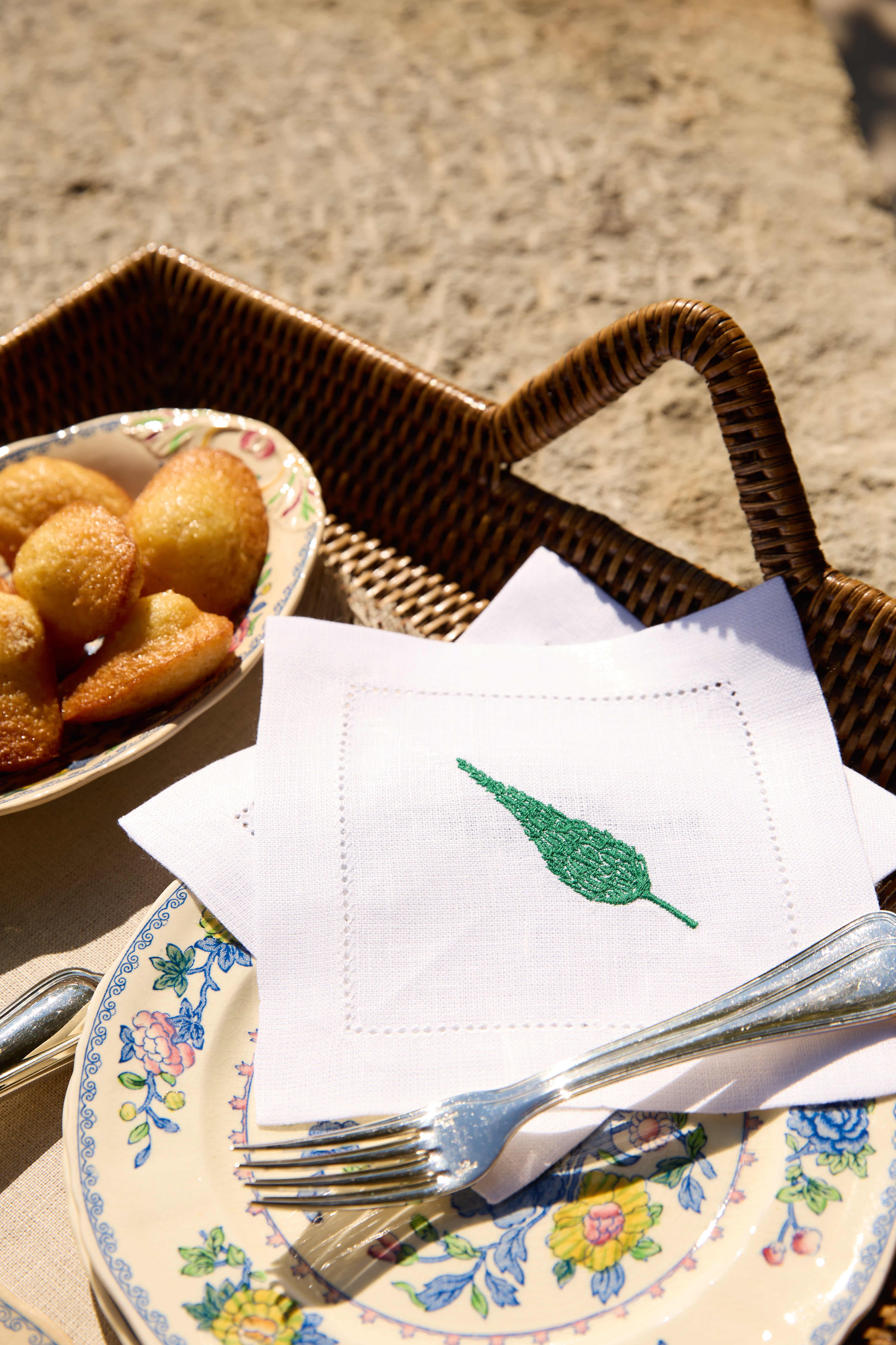 AGRA Set of 8 linen cocktail napkins