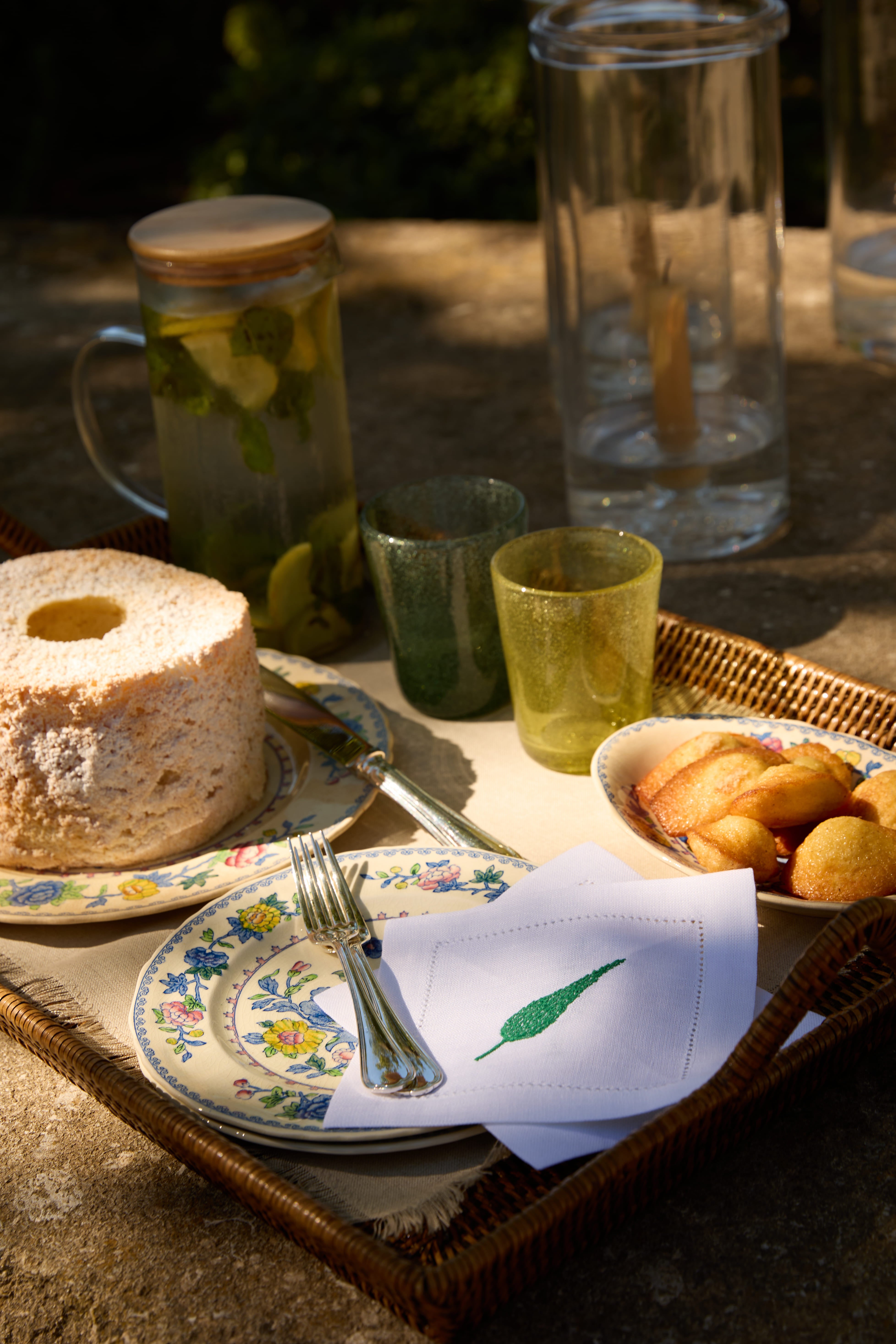 AGRA Set of 8 linen cocktail napkins