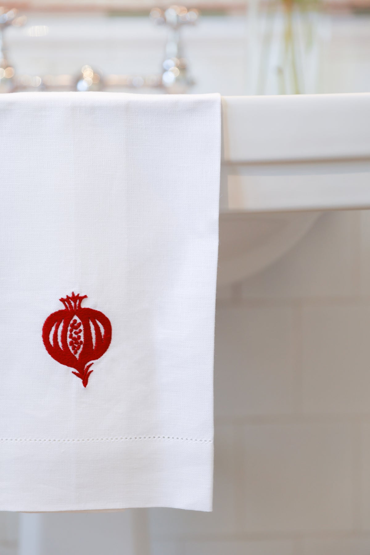 GRANADA Linen Guest Towel - White & Red