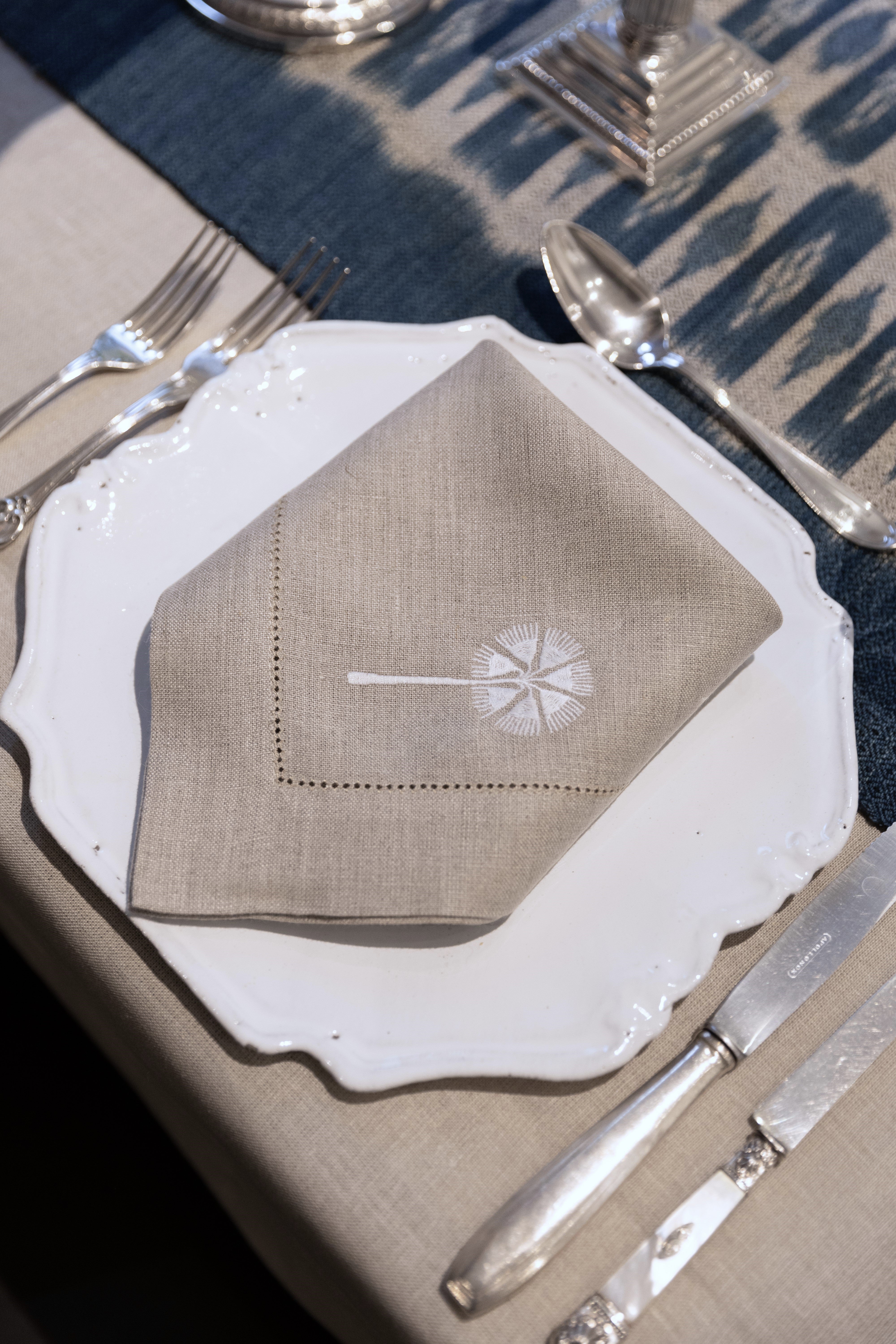 AGRA 4 Napkins & 4 Placemats - Natural & White
