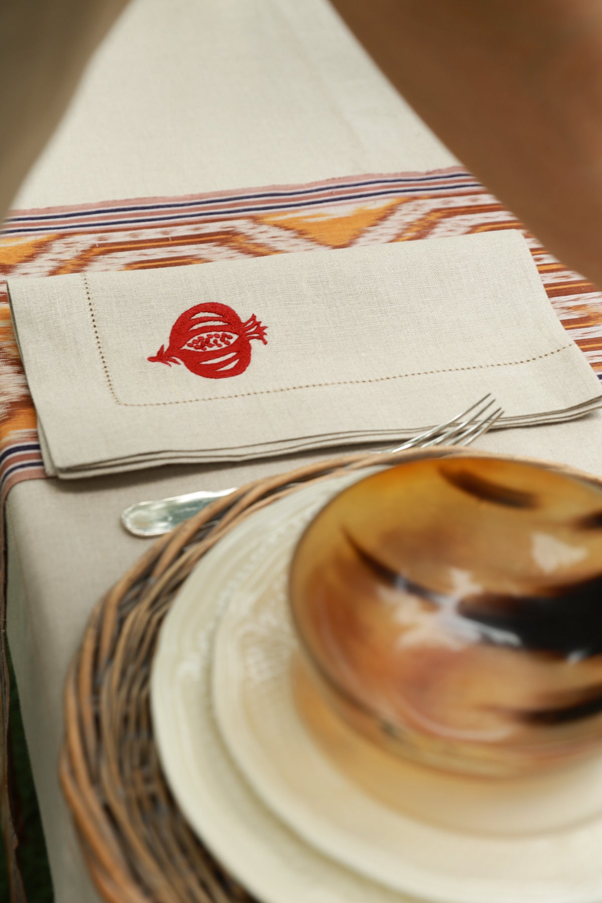 GRANADA 4 Napkins & 4 Placemats - Natural & Red