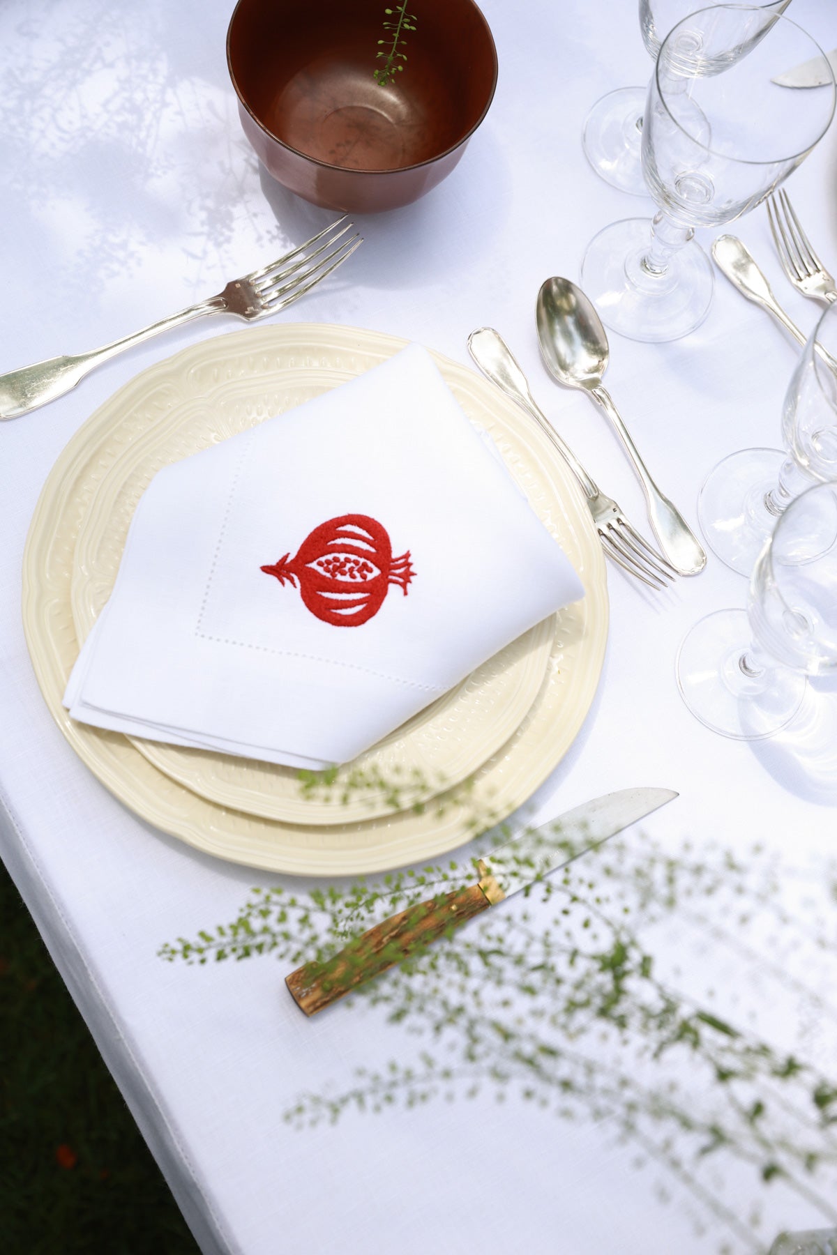 GRANADA 4 Napkins & 4 Placemats - White & Red