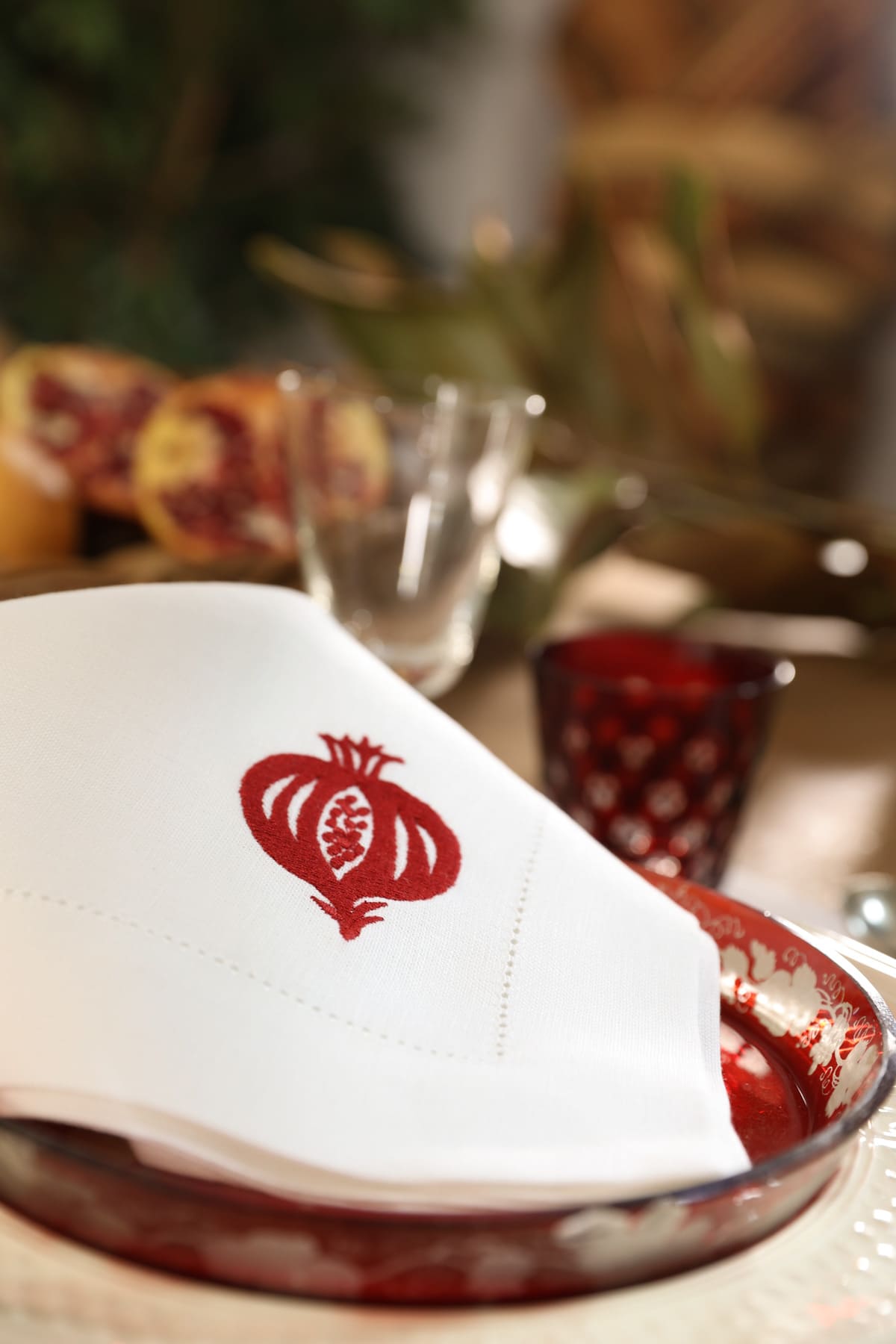 GRANADA 4 Napkins & 4 Placemats - White & Red