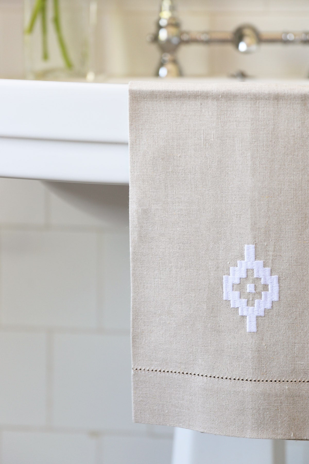 PAMPA Linen Guest Towel - Natural & White