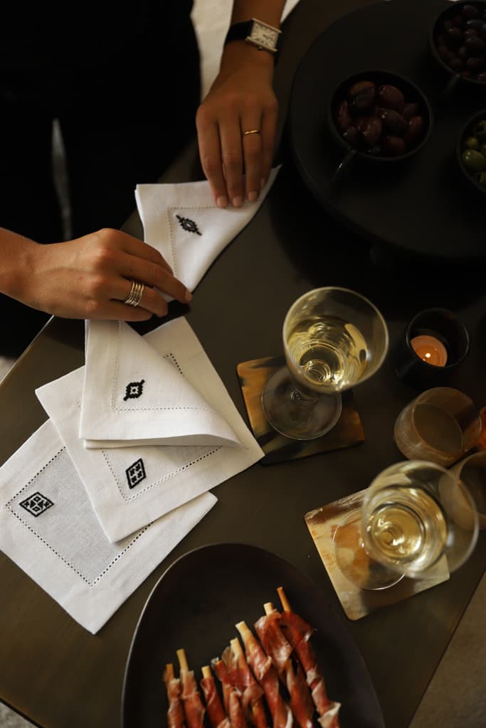 PAMPA Set of 8 linen cocktail napkins - White