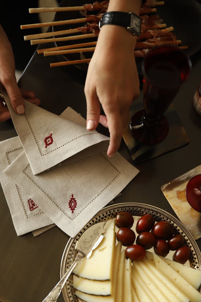 PAMPA Set of 8 linen cocktail napkins - Red