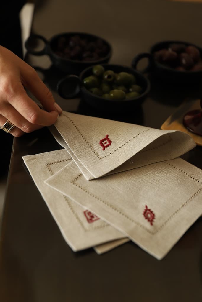 PAMPA Set of 8 linen cocktail napkins - Red