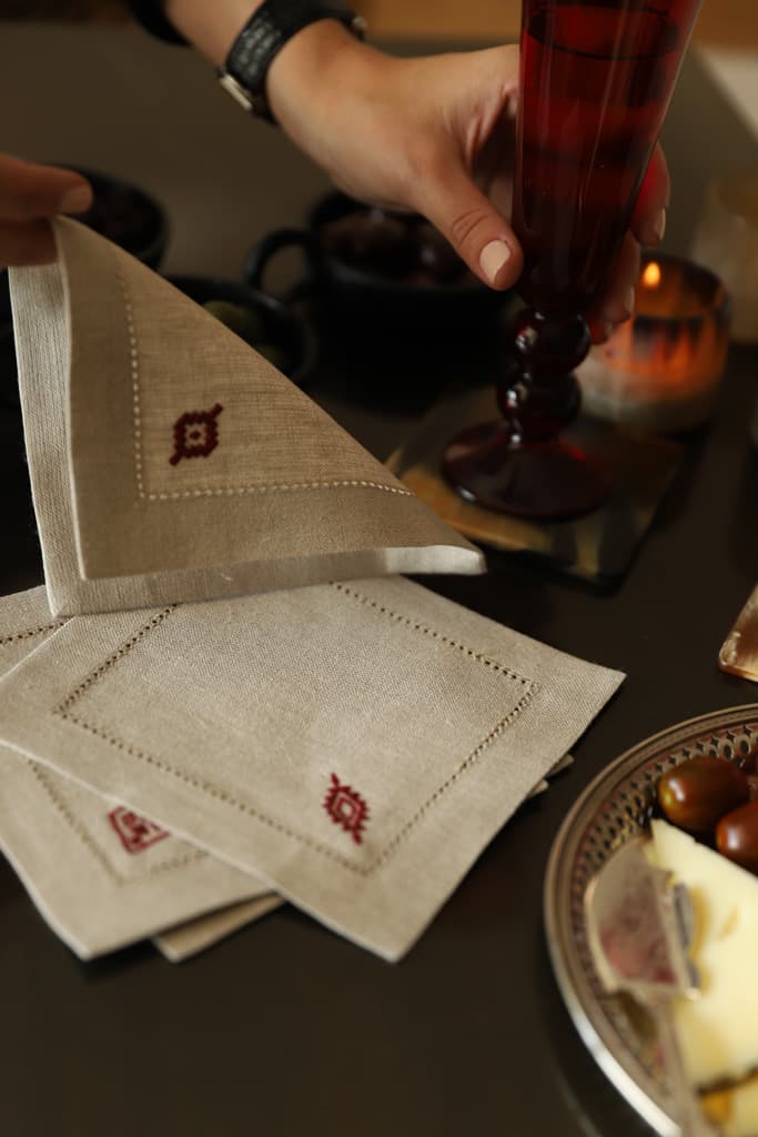 PAMPA Set of 8 linen cocktail napkins - Red