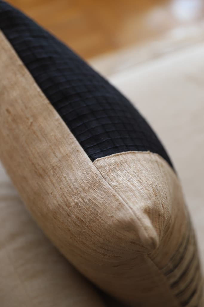 KAVANAGH Rustic Silk Cushion 50x50 - Black