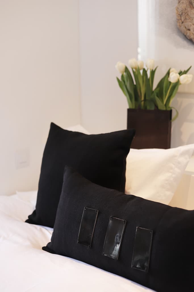 PAMPA Linen Cushion 70x35 - Black