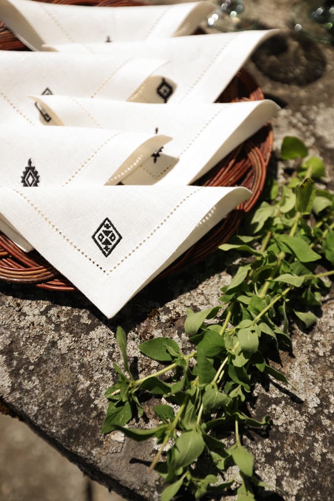 PAMPA Set of 8 linen cocktail napkins - White