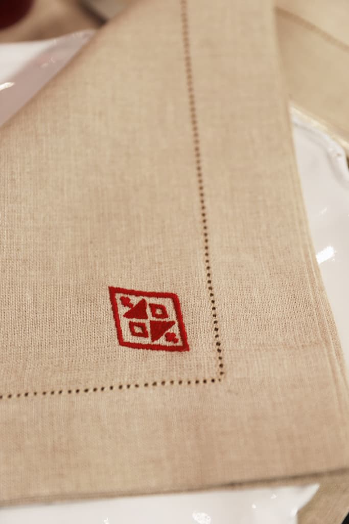 PAMPA 4 Napkins & 4 Placemats - Natural & Red