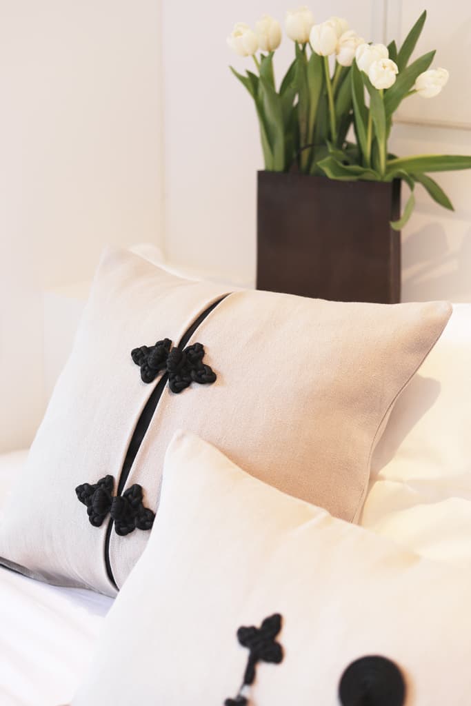 SEVILLA Linen and silk cushion 50x50 - Beige