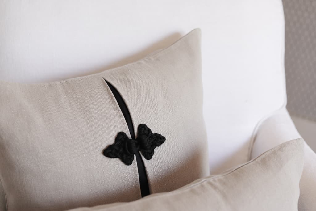 SEVILLA Linen and silk cushion 50x50 - Beige