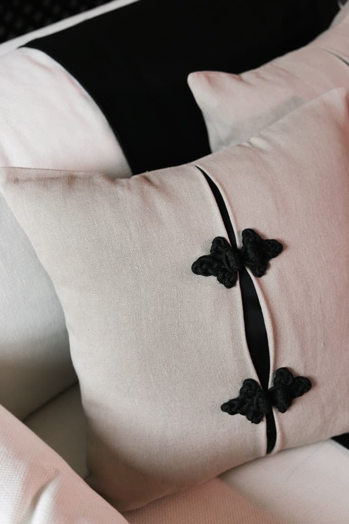 SEVILLA Linen and silk cushion 50x50 - Beige
