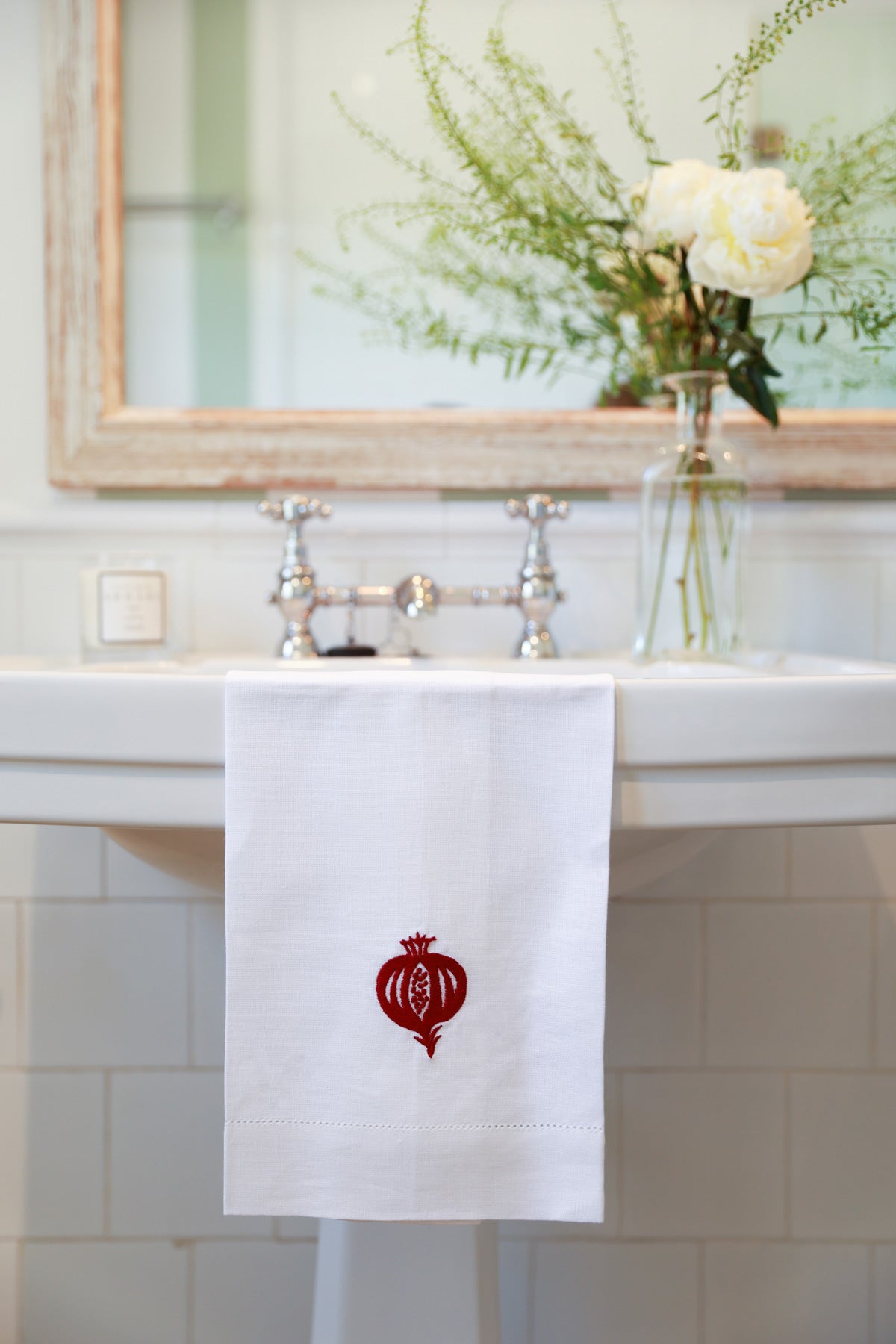 GRANADA Linen Guest Towel - White & Red