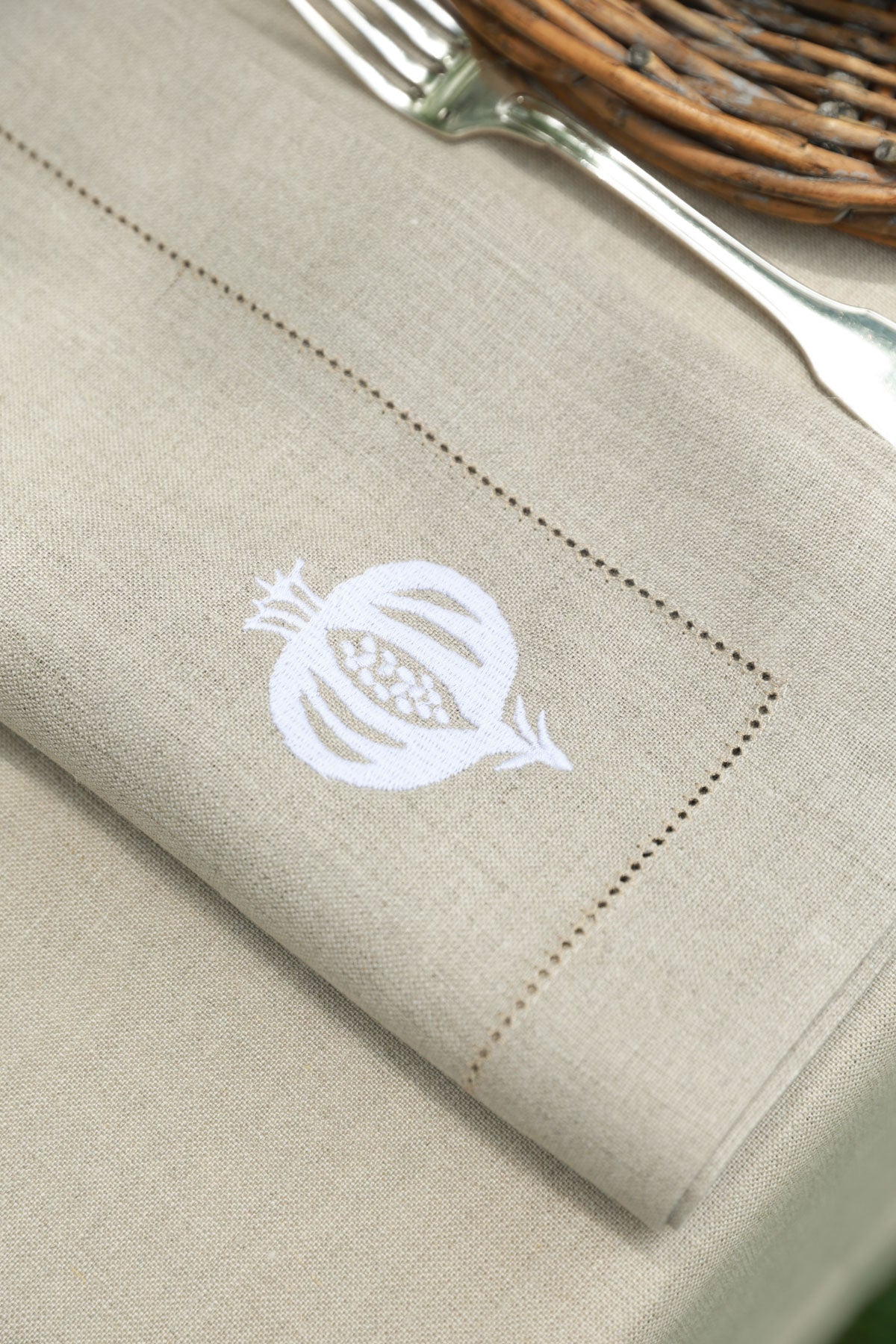 GRANADA Oversized Linen Napkin - Natural & White