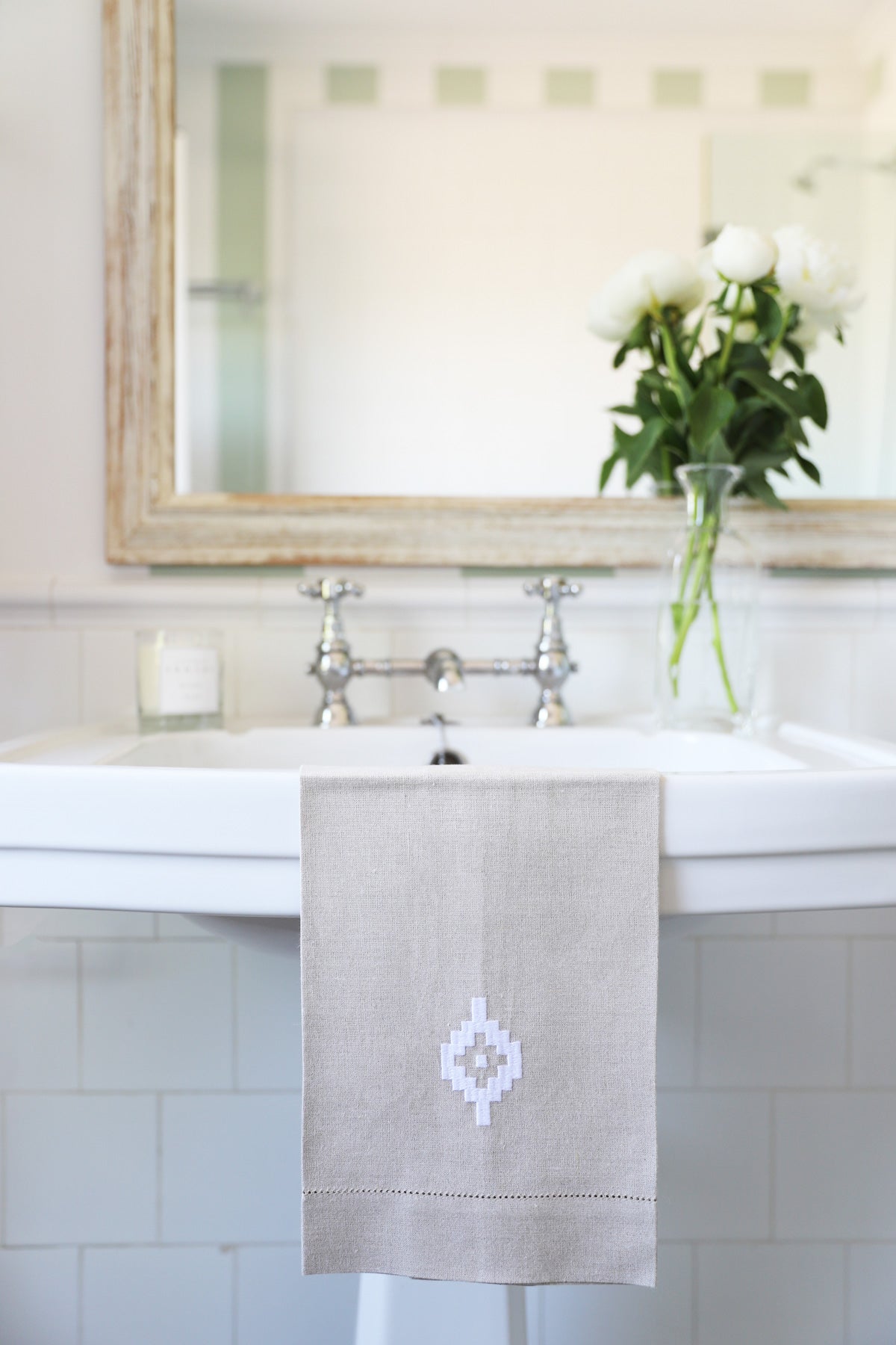 PAMPA Linen Guest Towel - Natural & White