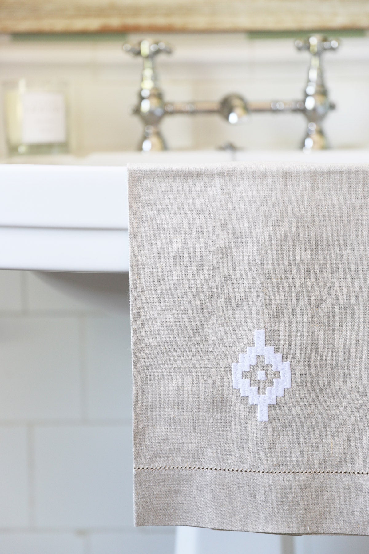 PAMPA Linen Guest Towel - Natural & White