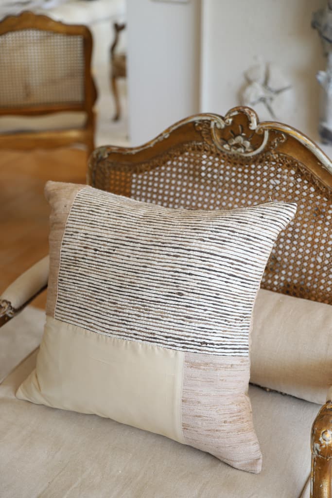 KAVANAGH Rustic Silk Cushion 50x50 - Beige