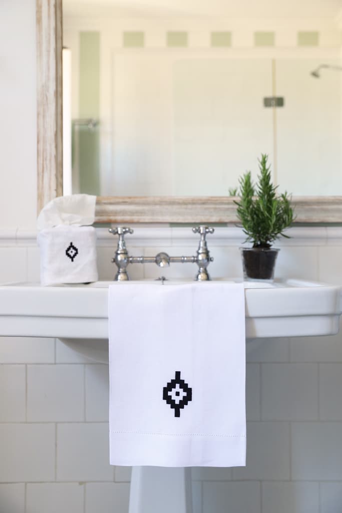 PAMPA Linen Guest Towel - White