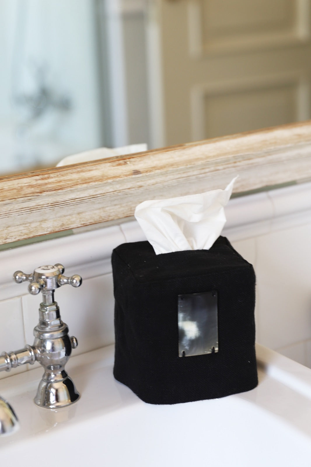 PAMPA Linen tissue box cover with horn – Black